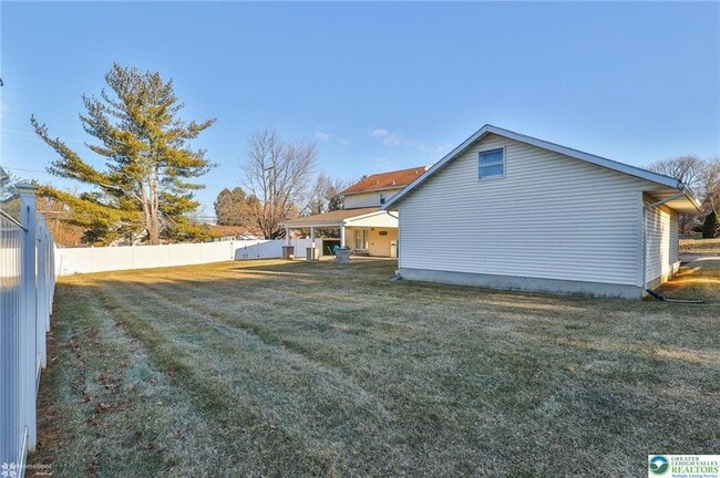 Building Photo - 2811 Kingsview Ave