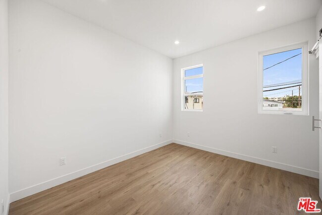 Building Photo - 11255 Hatteras St