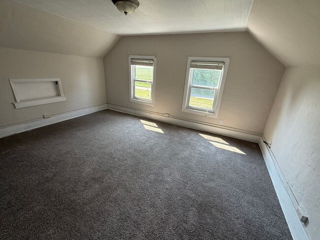 Building Photo - Country Comfort in Fort Atkinson