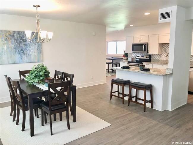 Building Photo - Modern Comfort Meets Classic Charm – Spacious Alachua Rental