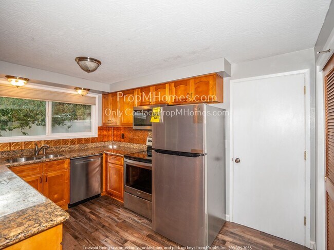 Building Photo - Charming Three Bedroom Ranch In Oak Grove w/ Lawn Care Included!