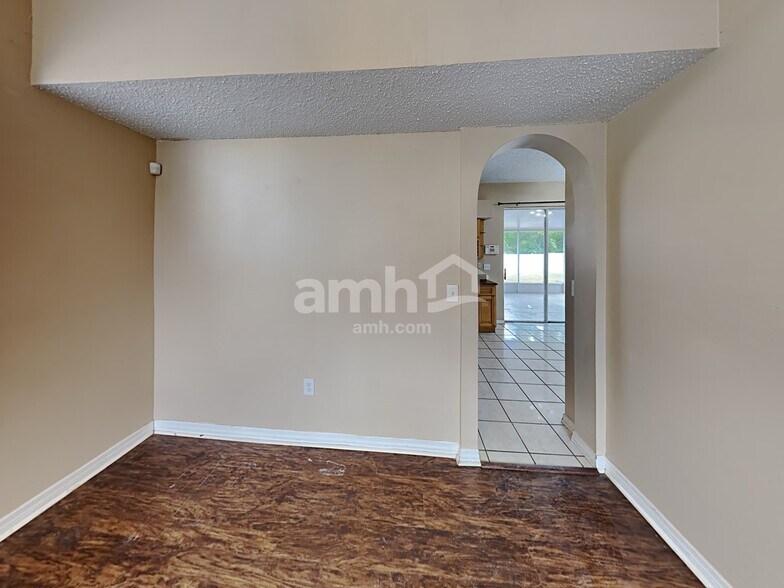 Building Photo - 1101 Blufield Ave