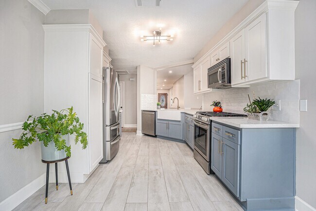 Building Photo - 618 Bay Oaks Dr