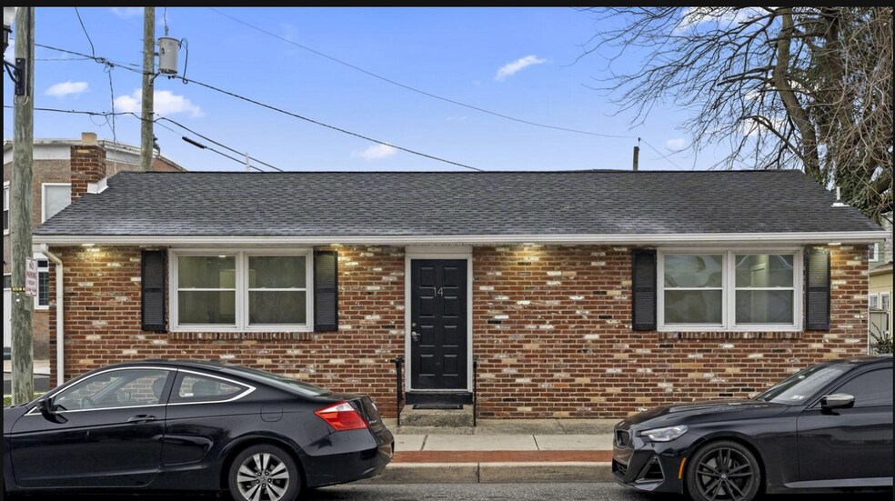 Front - 14 N Broadway