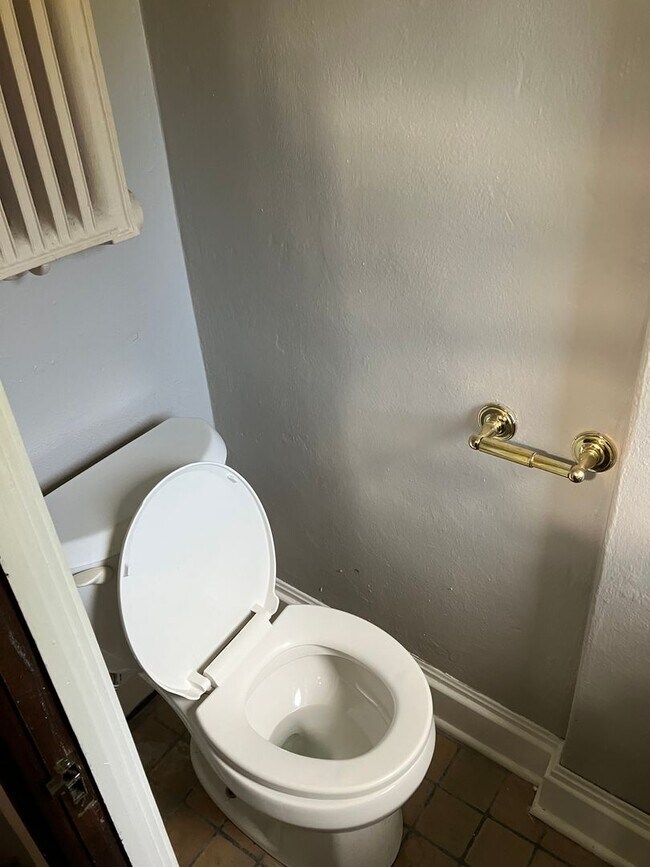 Building Photo - Charming, Classic 3 BR Brick Close to LeMoyne in Nice Neighborhood