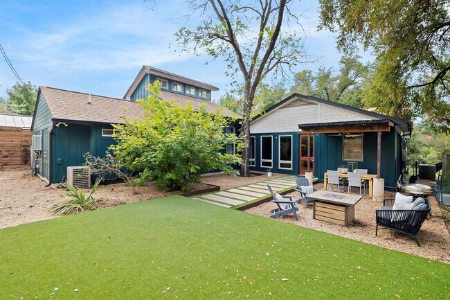 Building Photo - 2800 Cherry Ln
