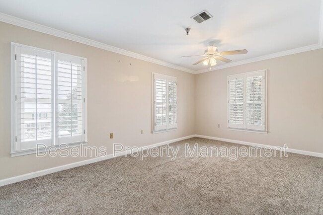 Building Photo - 5025 Hillsboro Pike