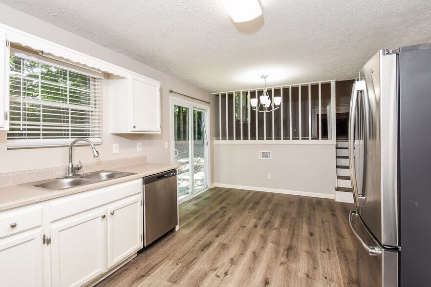 Building Photo - 5895 Brookside Dr SE