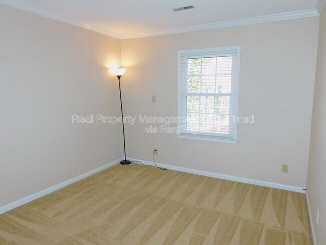 Building Photo - 2418 Cottage Pl