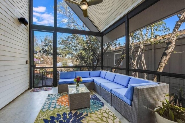 Building Photo - 1802 W 10th St