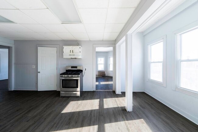 Building Photo - 30 Chestnut St