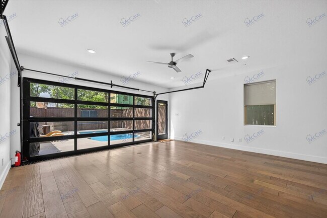 Building Photo - 4413 Roseland Ave