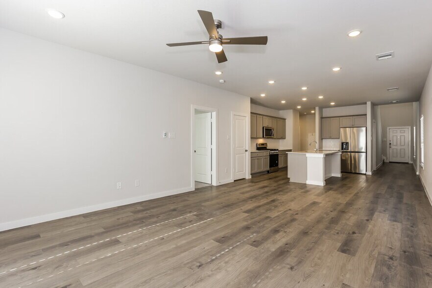 Building Photo - 336 Sun Harvest Dr