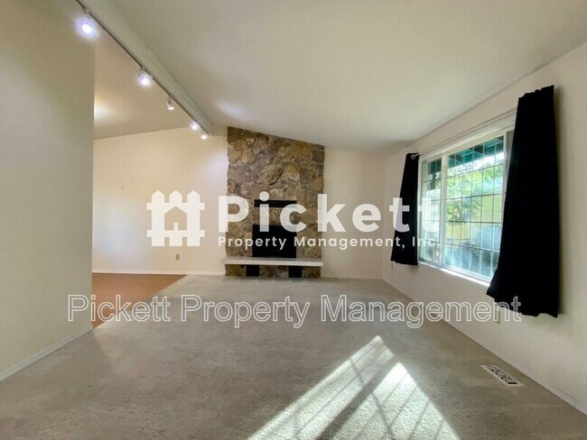 Building Photo - 7293 Pheasant Cir NE
