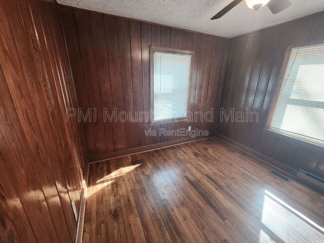 Building Photo - 2 Woodlands Dr