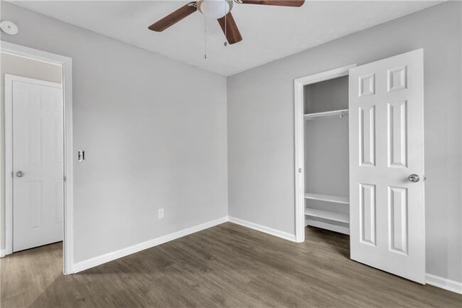 Building Photo - 8883 Homewood Dr