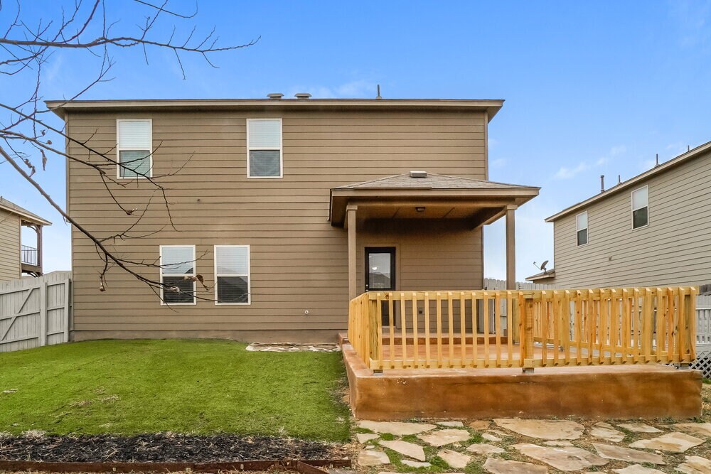 Building Photo - 640 Community Dr