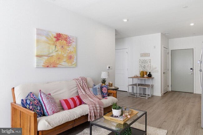 Building Photo - 915 N Broad St