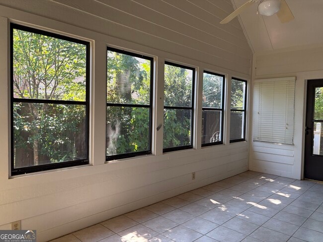 Building Photo - 1224 Hunters Dr