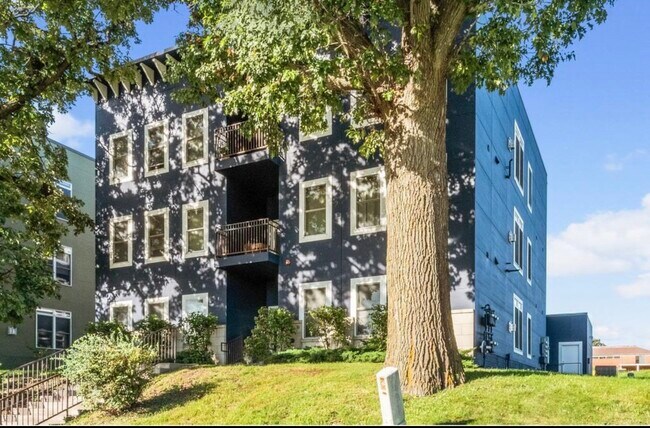 Building Photo - 1717 Olive Ave