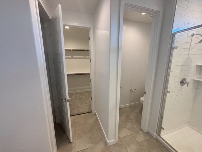 master toilet - 12350 W Wagon Wheel Dr