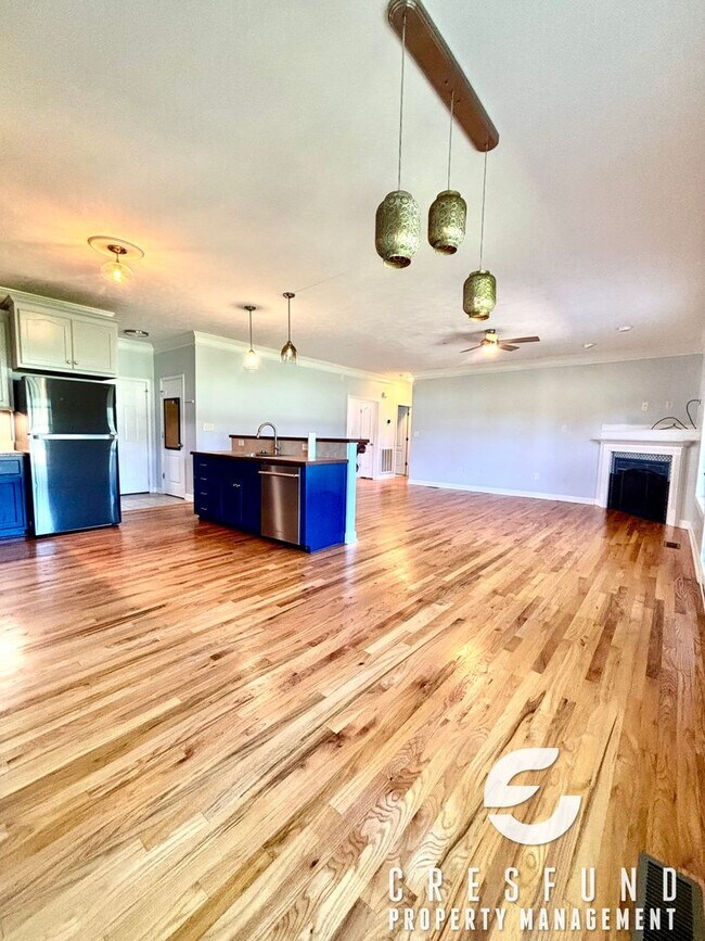 Building Photo - CHARMING 3 BEDROOM READY FOR MOVE IN TODAY!
