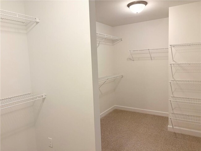 Building Photo - 204 Providence Ln