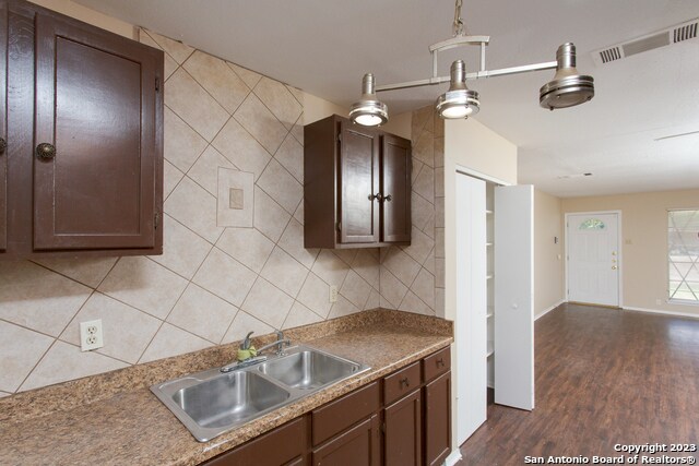 Building Photo - 3503 Sun Beam Ln