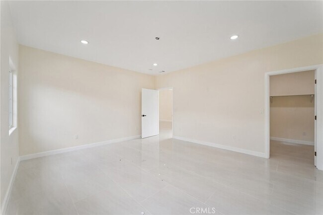 Building Photo - 10121 Eagle Ave