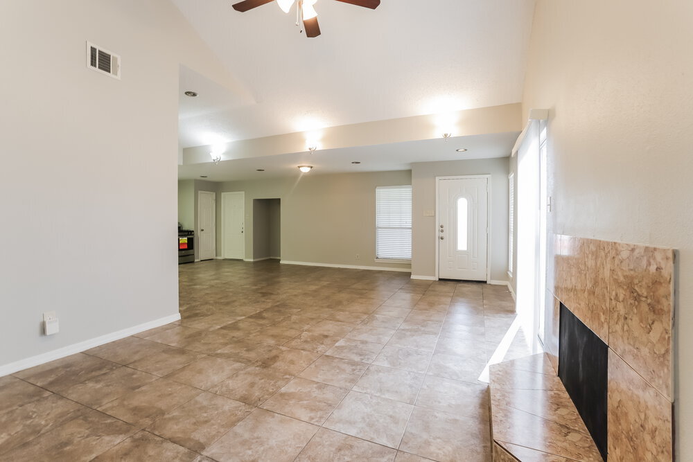 Building Photo - 6395 Crossway Dr
