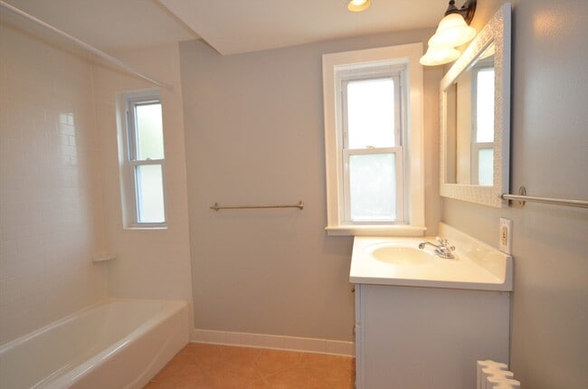 Building Photo - 75 Beacon St