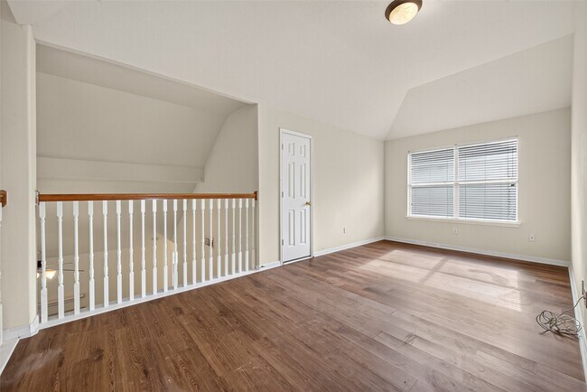 Building Photo - 9127 N Ferndale Pl Dr