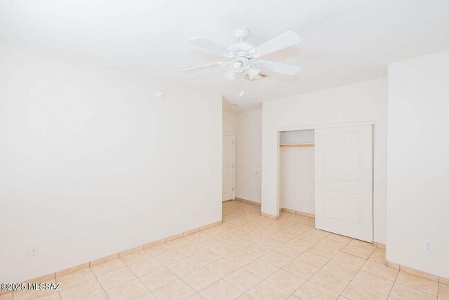 Building Photo - 5009 S Park Ave