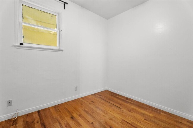 Building Photo - BEAUTIFUL FRENCH NORMANDY STYLE 1BR UNIT