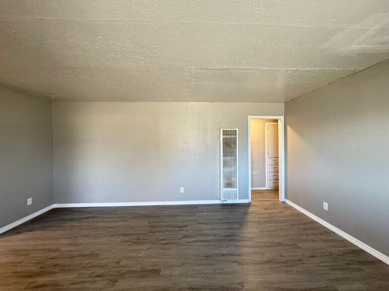 Building Photo - 9111 N Walker Ave