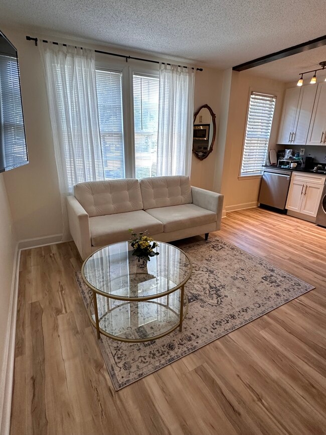 Building Photo - 504 Bashford Ln