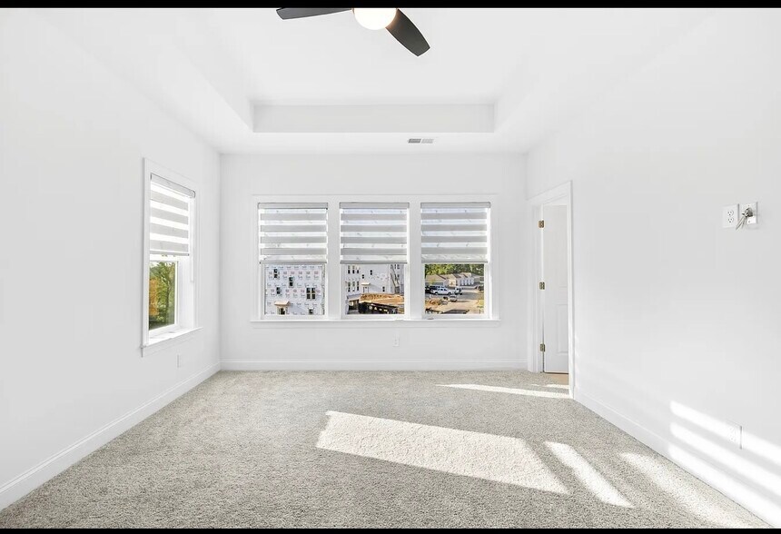 Building Photo - 2092 Barrowcliffe Dr NW