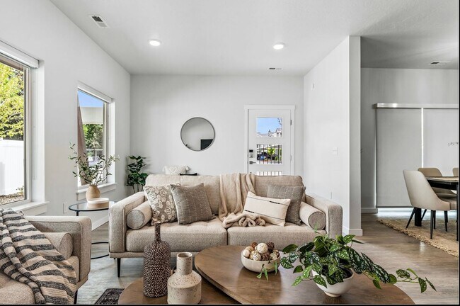 Building Photo - Boise 3 Bed 2.5 Bath 2 Car Garage Town available 3/6/26