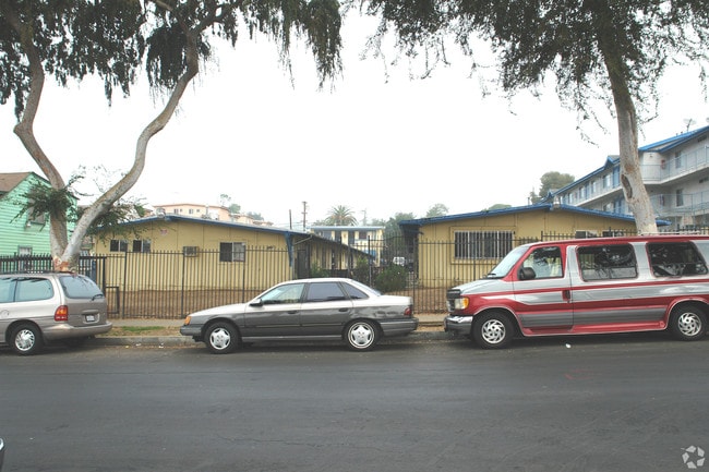 Primary Photo - 3333-3339 Drew St