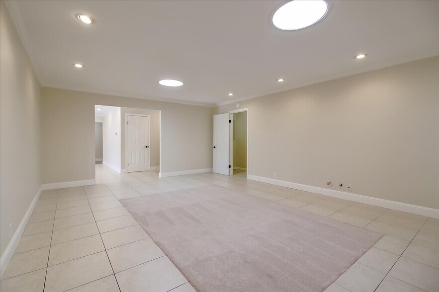 Building Photo - 6738 Tannahill Dr
