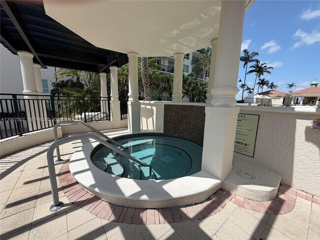 Building Photo - 600 W Las Olas Blvd