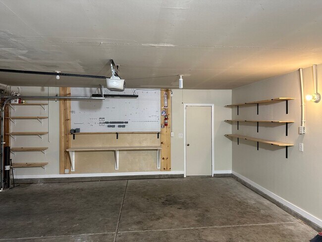 Building Photo - Single Story, Three Car Garage, Three Bedr...