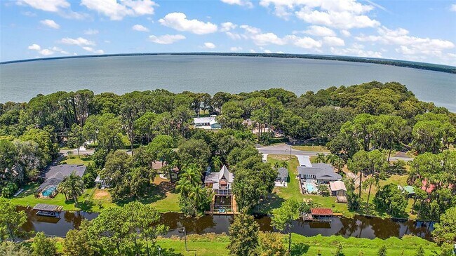 Building Photo - 507 Lakeshore Dr