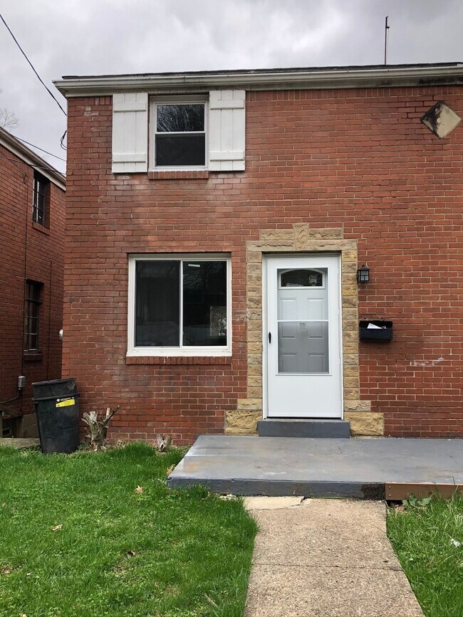 Building Photo - 1567 Clark St