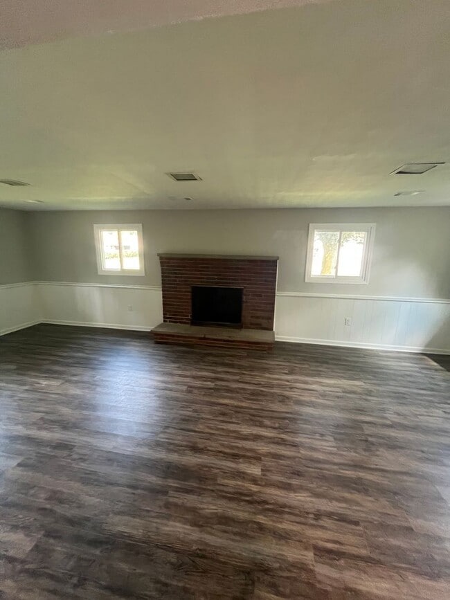 Building Photo - 41 Capri Dr