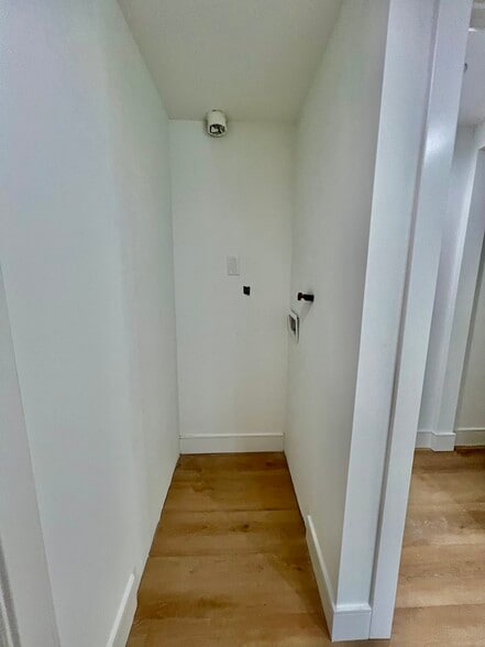 Building Photo - 11943 Burton St