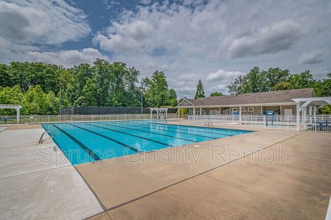 Building Photo - 112 Saddlehorse Ln