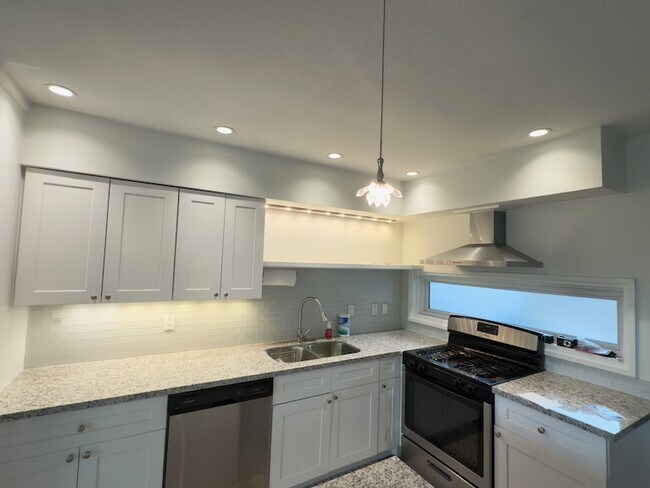 Building Photo - 8211 Katy Fwy