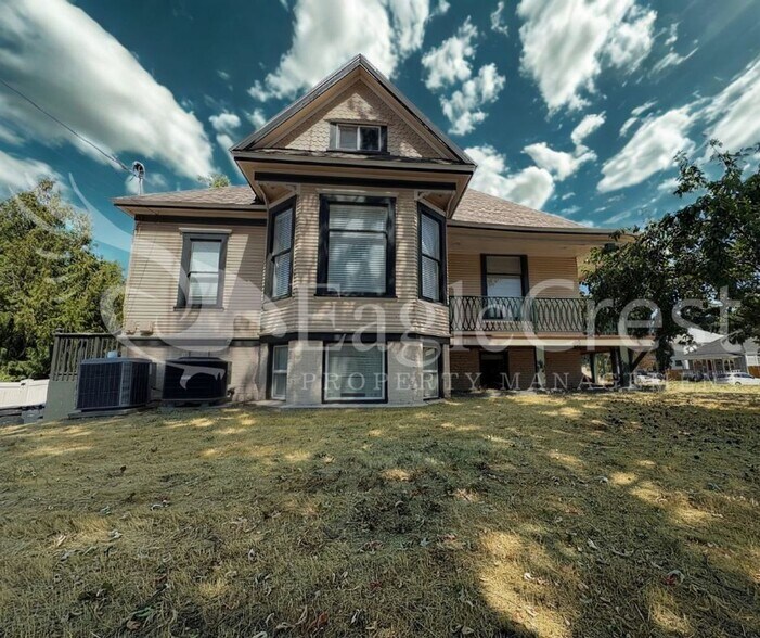 Building Photo - 603CHERRY