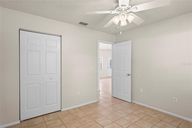 Building Photo - 4932 Hi Vista Cir